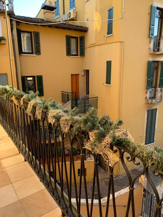 Palazzo Teatro Vecchio-Holiday Suites Salò Esterno foto